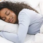Está com dificuldade para dormir? Conheça os alimentos ricos em melatonina que vão te ajudar a dormir melhor