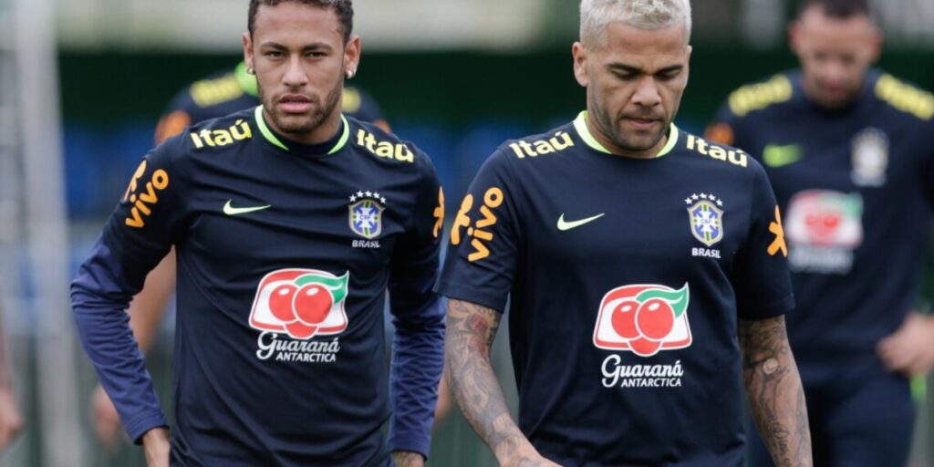 Em liberdade, Daniel Alves devolve dinheiro à família de Neymar que foi usado para reduzir sua pena