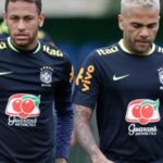 Em liberdade, Daniel Alves devolve dinheiro à família de Neymar que foi usado para reduzir sua pena