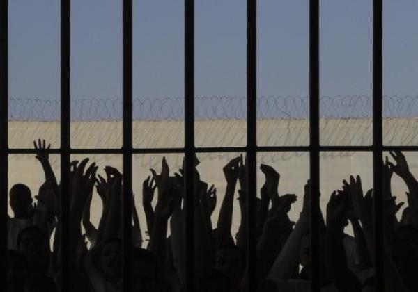 Congresso deve derrubar veto de Lula que permite saidinhas para visita familiar