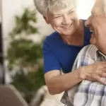 Tem mais de 60 anos? Confira lista de benefícios que pode ter direito