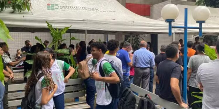 ESCALADA NA GREVE: adesão agora chega a 48 universidades federais e 71 institutos