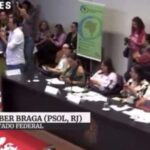 Após expulsar e agredir membro do MBL, deputado do PSol dobra a aposta e fala em aniquilamento de “liberais e fascistas”; VEJA VÍDEO