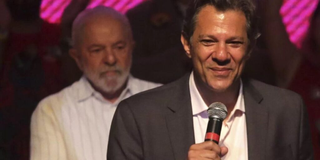 Em editorial, Folha diz que economia brasileira beira o desastre