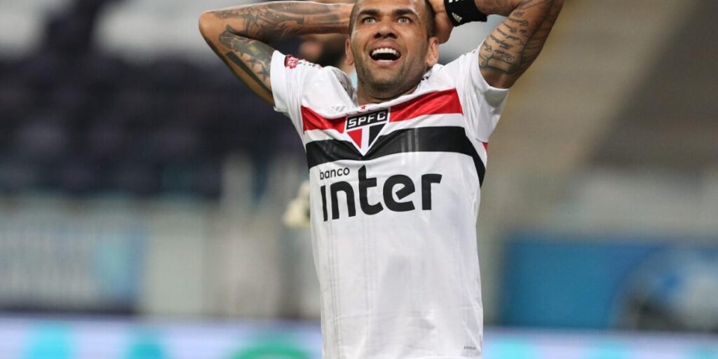 Após ordem da Justiça, São Paulo deposita valor astronômico na conta de Daniel Alves; veja