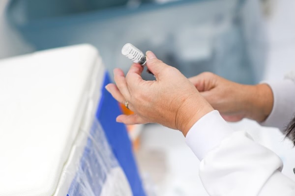 Dengue: com vacina perto de vencer, Saúde amplia faixa etária para 59