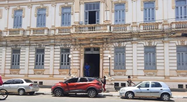 Prefeito sanciona lei que determina reajuste de 4% dos salários dos professores, agentes comunitários e agentes de endemias