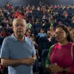 José Ronaldo participa de sessão de cinema em homenagem ao Dia das Mães com estudantes do distrito de Matinha