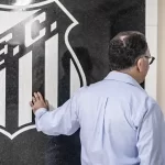 Santos tenta apagar fama de caloteiro, mas vê nova ameaça na Fifa assombrar