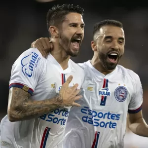 Bahia vence Botafogo no Rio em jogo de gols anulados e é vice-líder