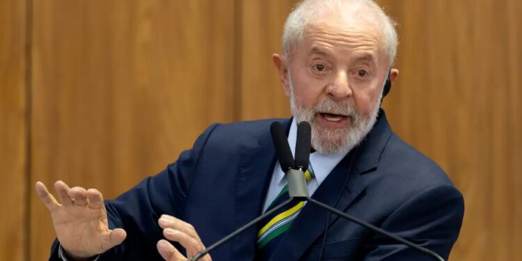 Lanchas, avião e drones: Uruguai oferece ajuda ao RS mas governo Lula recusa