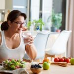 Harvard lista 5 alimentos para comer após os 50 anos e viver mais