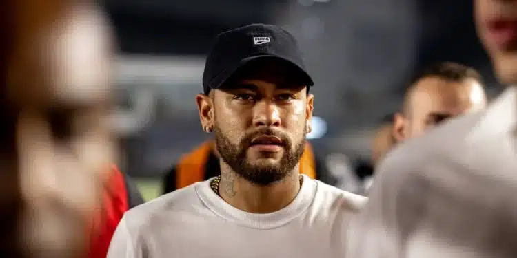 Surreal: Neymar sozinho e contundido fatura mais que a maioria dos clubes da série A do Brasileirão; VEJA NÚMEROS