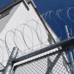 Em meio à crise penitenciária no Brasil, presos serram grades, pulam cerca e fogem de presídio
