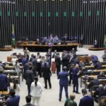 PT e PL vão se unir para derrubar proposta de Lira na Câmara, diz colunista
