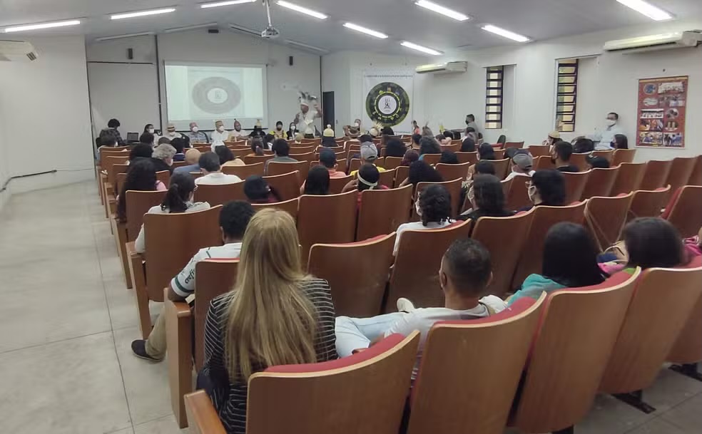Cursos EAD para formação de professores devem ter metade de carga horária presencial, decide MEC