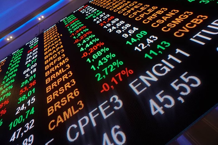 Ações do Magalu desabam na véspera de assembleia quente de acionistas