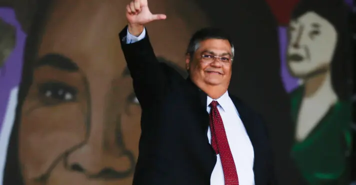 Dino suspende lei e permite a linguagem neutra no AM