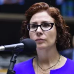 Carla Zambelli pedirá suspeição de Moraes e Cármen após ironias