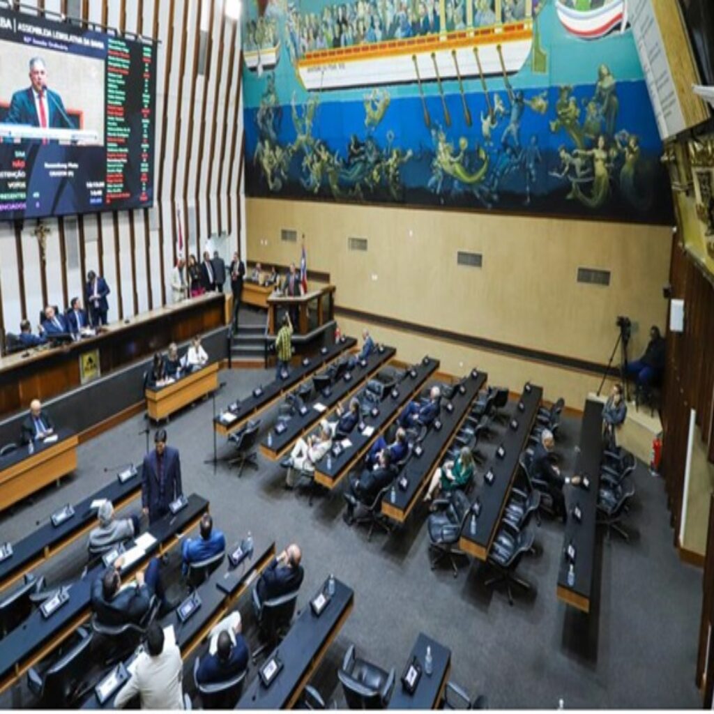 Lei que proíbe homenagens a pessoas condenadas por corrupção entra em vigor na Bahia