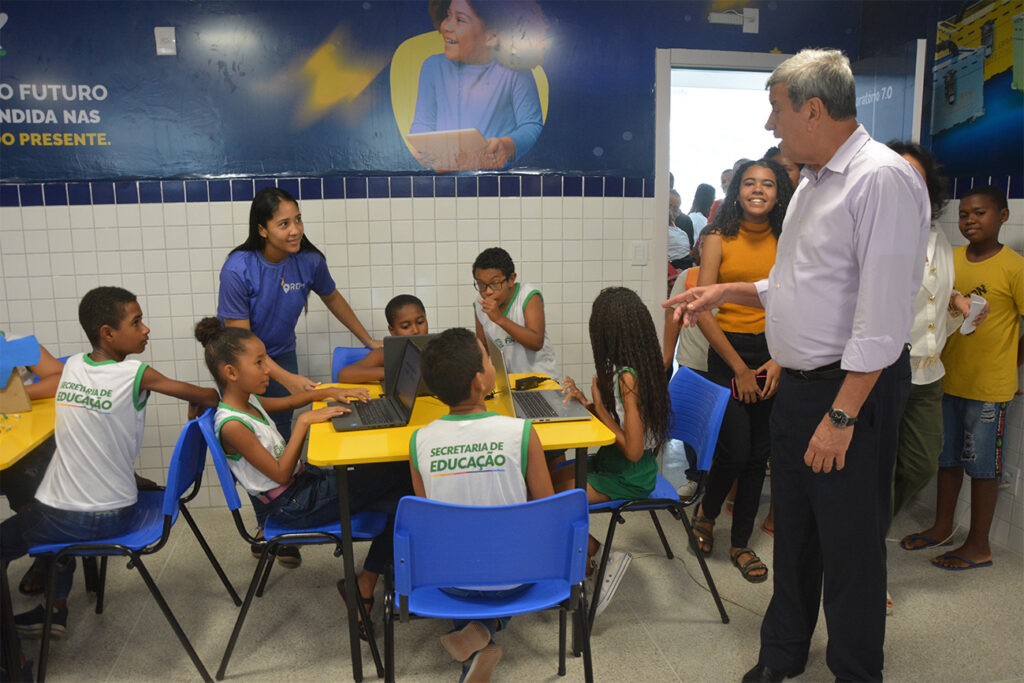 Totalmente reconstruída, Escola Demósthenes Álvaro de Brito é entregue à comunidade