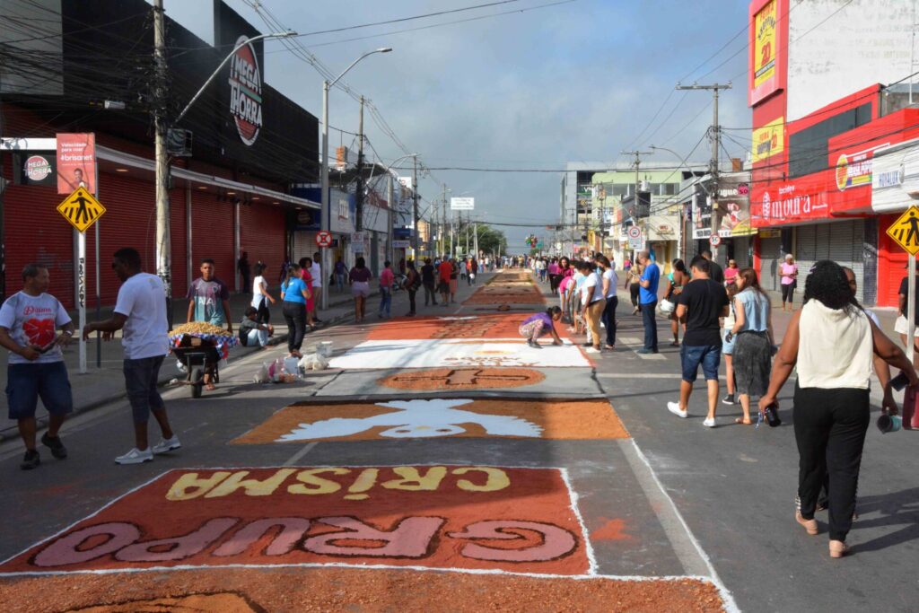 Prefeito Colbert Martins participa da celebração de Corpus Christi