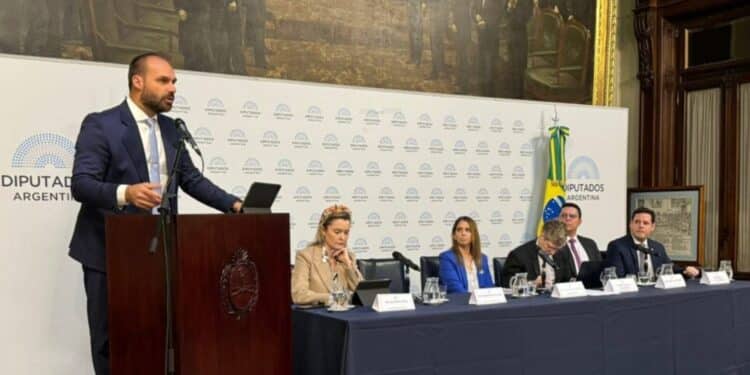 Deputados pedem a governo argentino asilo político para condenados no 8 de janeiro