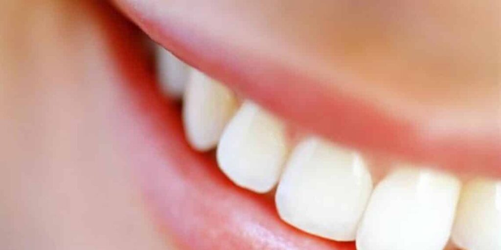 Conheça os hábitos comuns que são capazes de afetar a saúde dos seus dentes
