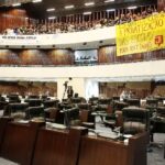 Projeto que quer terceirizar gestão de escolas públicas do Paraná: entenda o que acontece agora
