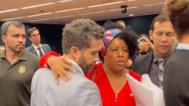 Salvo por Boulos e PT, Janones tenta arrumar briga com Nikolas