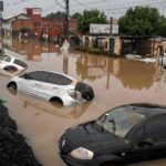 Carros submersos no RS: ter seguro não é garantia de receber indenização