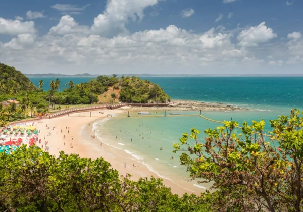 Praia de Ponta de Nossa Senhora de Guadalupe em Salvador é considerada a 5ª melhor do mundo