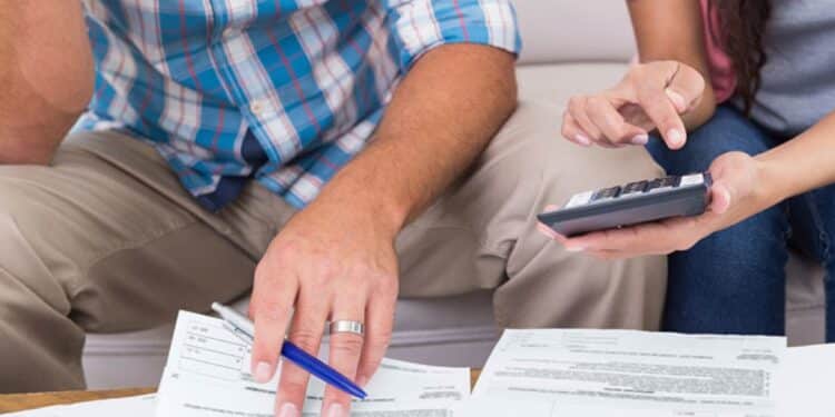 Dívidas de famílias sobem pelo terceiro mês seguido e atingem maior nível desde novembro de 2022; VEJA NÚMEROS