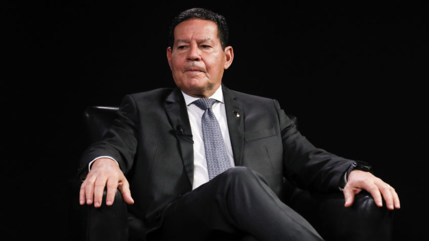 Mourão pede que Argentina dê asilo a foragidos do 8 de Janeiro