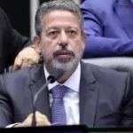 Deputados decidem votar urgência de PLs sobre aborto e delações após reunião com Lira
