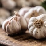 Regula o colesterol e mais: veja por que comer alho todos os dias