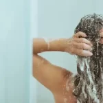 Especialistas apontam razões para não se tomar banho todos os dias; veja