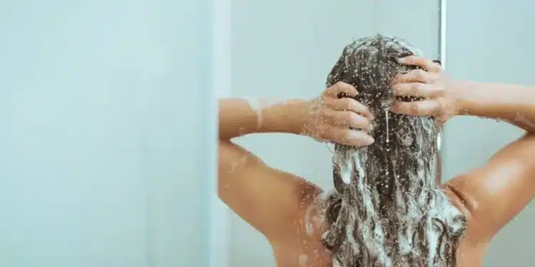 Especialistas apontam razões para não se tomar banho todos os dias; veja