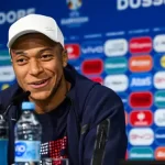 Mbappé faz apelo para jovens não votarem na Direita