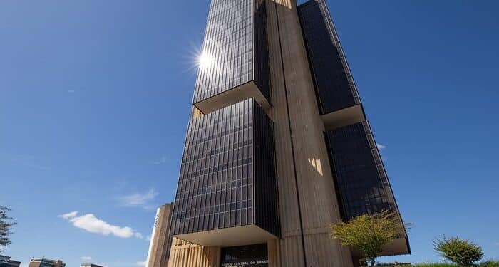 Focus piora previsão para inflação, Selic e dólar