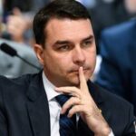 Após polêmica em torno de vacina em rede particular, Flávio Bolsonaro detona Lula; VEJA