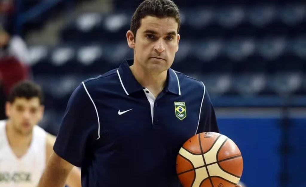 Por ser contra o aborto, treinador da seleção de basquete é demitido