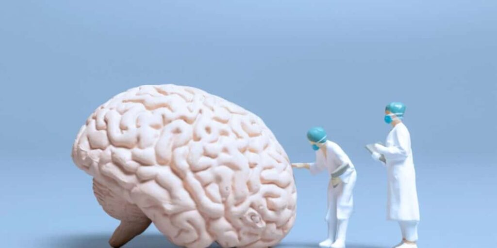 Estudo revela técnica para prevenir o Alzheimer fazendo uma ‘higienização’ no cérebro; entenda