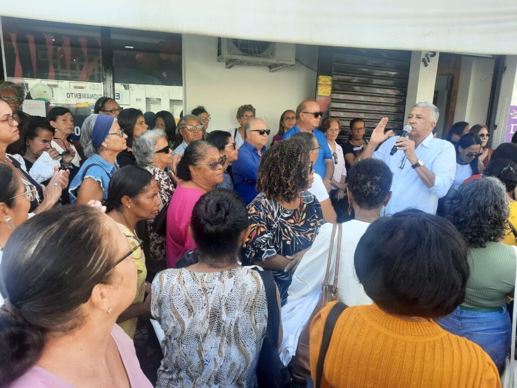 “O SINDESP, sim, nos representa”, dizem professores em ato por antecipação dos precatórios