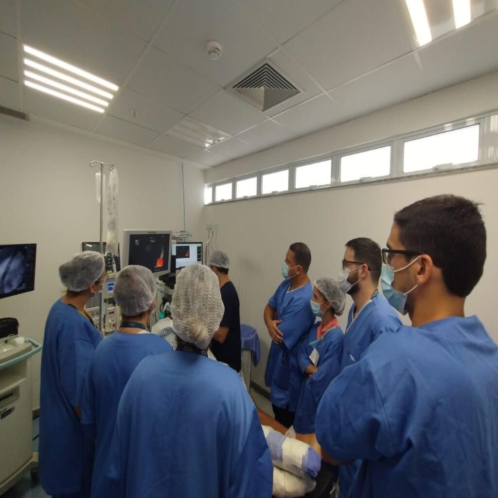Hospital Clériston Andrade Realiza Procedimento Endoscópico Pioneiro no SUS da Bahia