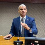 Pablo Roberto propõe alteração na lei para obrigar Embasa a reparar danos em obras