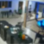 Veja o momento em que homem mata irmão PM a tiros em aniversário