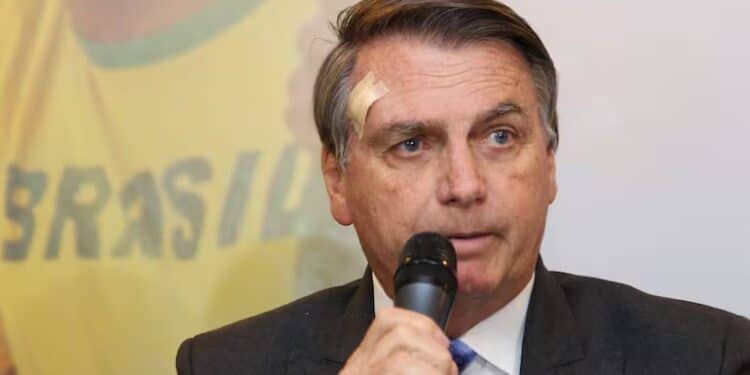 Bolsonaro não utilizou nenhum cartão de vacina para entrar nos EUA, diz PF