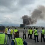 Vídeo: Avião cai após decolagem e mata 18 pessoas no Nepal