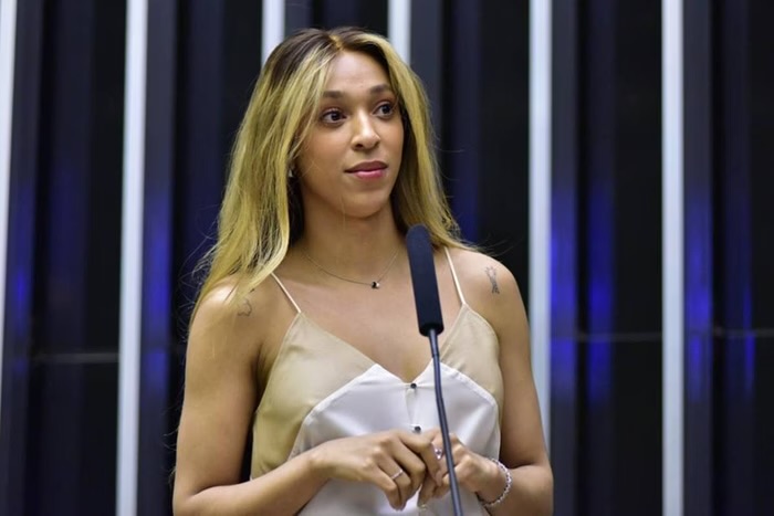 PGR recebe denúncia contra Erika Hilton por ofensas a Júlia Zanatta